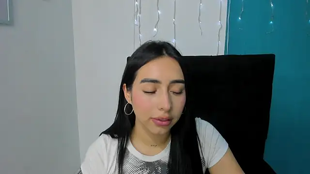 Snapshot of isabella_jade chatting on 03/08/25, 10:02 isabella jade online show from 03/08/25, 10:02