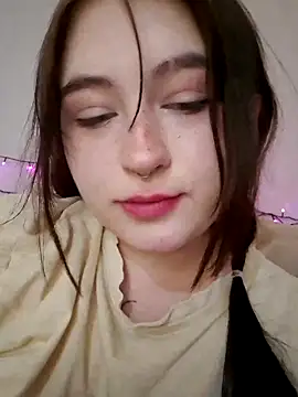 Snapshot of Yammy_Yumi chatting on 02/13/25, 01:05 Yammy Yumi online show from 02/13/25, 01:05