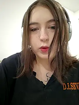 Snapshot of Yammy_Yumi chatting on 10/31/25, 04:13 Yammy Yumi online show from 10/31/25, 04:13