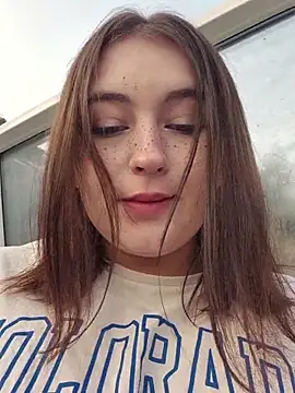 Snapshot of Yammy_Yumi chatting on 11/30/25, 05:22 Yammy Yumi online show from 11/30/25, 05:22