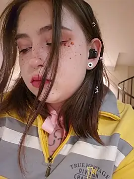 Snapshot of Yammy_Yumi chatting on 11/30/25, 11:31 Yammy Yumi online show from 11/30/25, 11:31