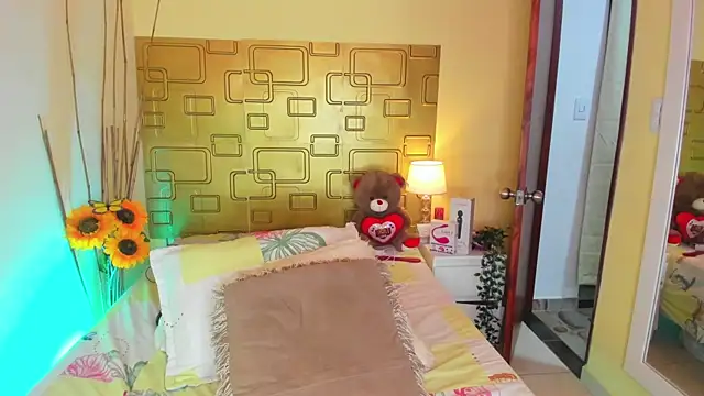 Julia Haye online show from 02/05/25, 11:02