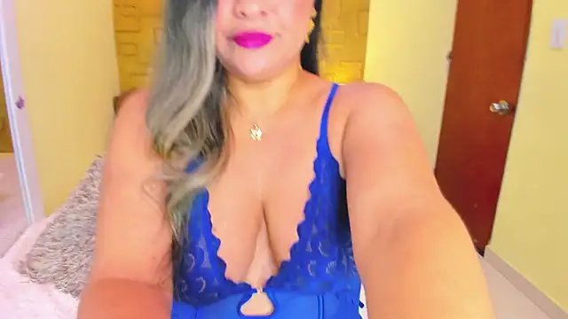 Julia Haye online show from 10/22/25, 10:09