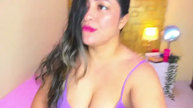 Julia Haye online show from 05/17/26, 03:15