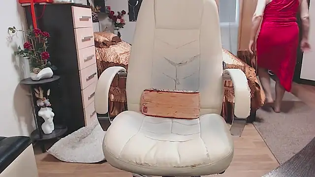 CrazyMomy online show from 04/25/26, 06:27