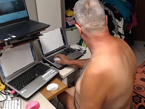 Snapshot of firenze77 chatting on 08/05/26, 03:42 firenze77 online show from 08/05/26, 03:42