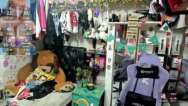 Snapshot of allsson_queen chatting on 03/18/26, 04:15 allsson queen online show from 03/18/26, 04:15