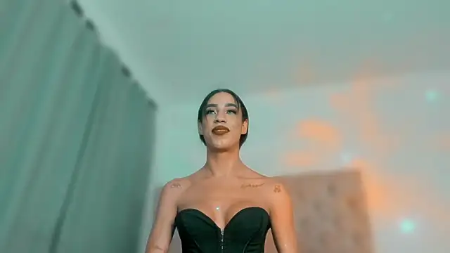 Snapshot of KatalinaMillan chatting on 02/17/26, 01:46 KatalinaMillan online show from 02/17/26, 01:46