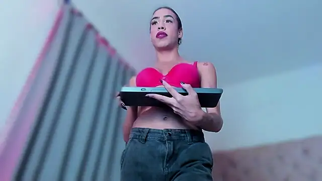 Snapshot of KatalinaMillan chatting on 03/01/26, 05:31 KatalinaMillan online show from 03/01/26, 05:31