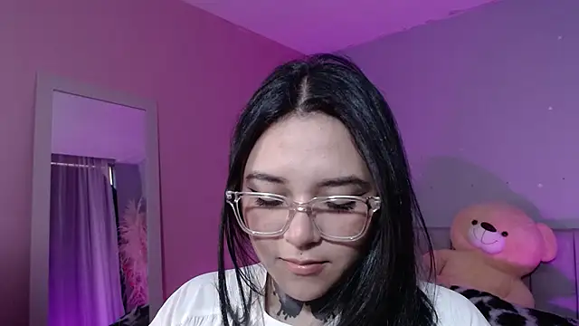 Snapshot of kim_blake chatting on 01/18/25, 08:30 kim blake online show from 01/18/25, 08:30