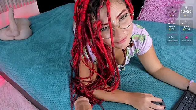 Snapshot of aly_nucita_ chatting on 12/17/24, 11:27 aly nucita  online show from 12/17/24, 11:27