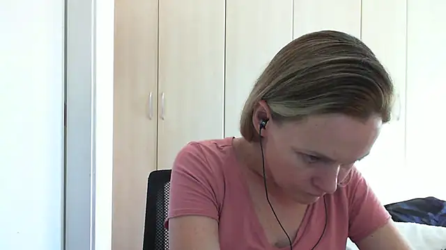 Annylove1 online show from 03/05/25, 05:50