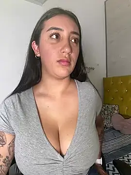 Snapshot of Hannahoff chatting on 02/02/25, 09:45 Hannahoff online show from 02/02/25, 09:45