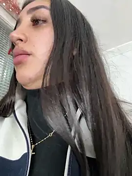 Snapshot of Hannahoff chatting on 12/17/25, 02:06 Hannahoff online show from 12/17/25, 02:06