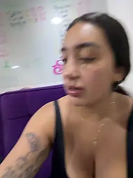 Hannahoff online show from 05/09/26, 03:34