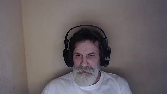 Snapshot of AlexNudo chatting on 02/06/25, 08:18 AlexNudo online show from 02/06/25, 08:18