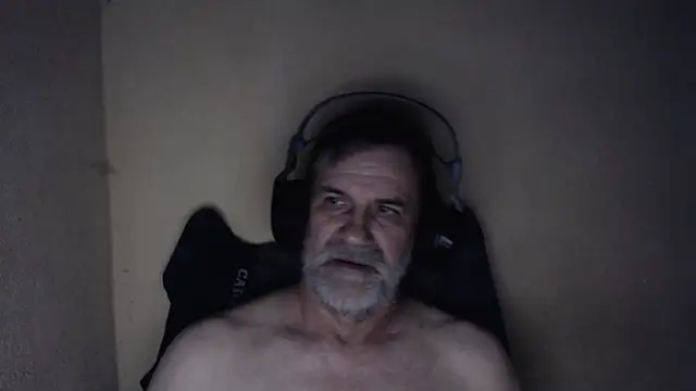 Snapshot of AlexNudo chatting on 09/22/25, 05:31 AlexNudo online show from 09/22/25, 05:31