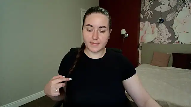 Roxie Bradley online show from 05/13/26, 05:49