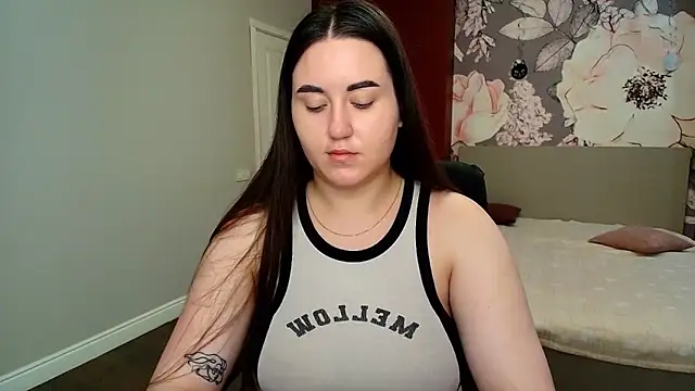 Roxie Bradley online show from 06/16/26, 05:43