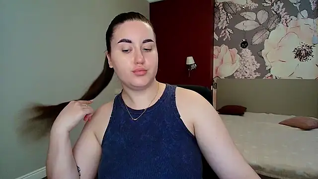 Roxie Bradley online show from 06/17/26, 06:49