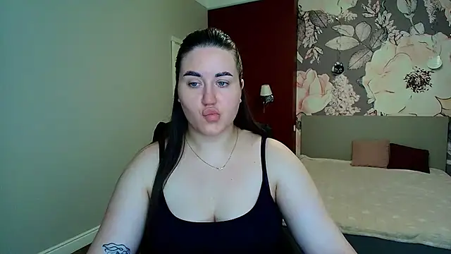 Roxie Bradley online show from 07/13/26, 05:32
