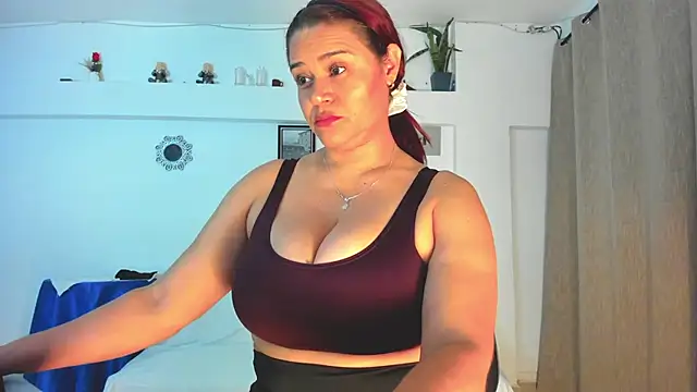 Snapshot of Sinthia_Collins chatting on 04/17/26, 02:14 Sinthia Collins online show from 04/17/26, 02:14