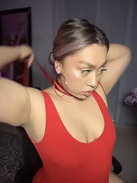 Im sophiie online show from 10/24/25, 06:32