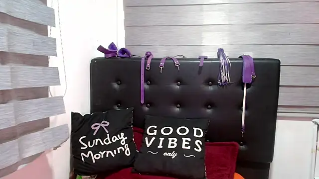 Snapshot of VIOLETTA-HOT chatting on 03/04/25, 10:24 VIOLETTA-HOT online show from 03/04/25, 10:24