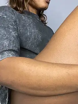  yisela  online show from 10/17/25, 02:15