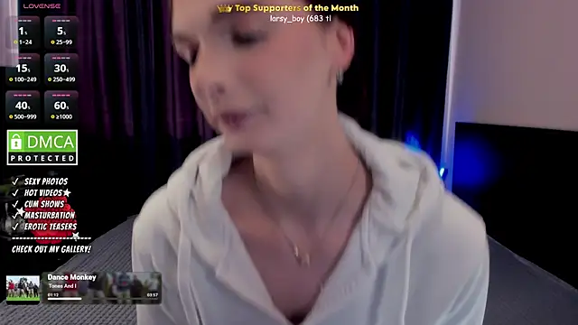 Snapshot of Lee_Loo chatting on 05/19/26, 04:02 Lee Loo online show from 05/19/26, 04:02