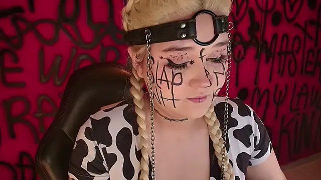 Snapshot of Laura_takint chatting on 12/08/24, 07:11 Laura takint online show from 12/08/24, 07:11