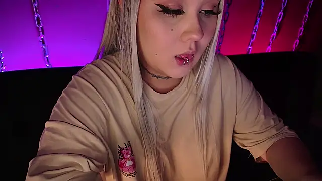 Snapshot of Laura_takint chatting on 01/04/25, 05:37 Laura takint online show from 01/04/25, 05:37