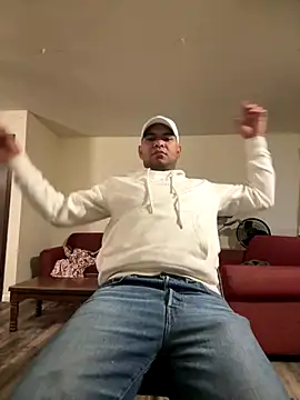 Snapshot of marhi32 chatting on 11/19/25, 01:44 marhi32 online show from 11/19/25, 01:44