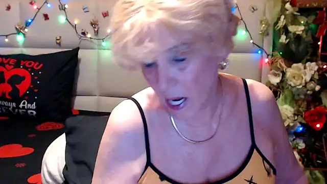 HappyWomanOn online show from 06/17/26, 06:49