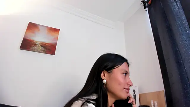 nia  white online show from 12/04/25, 07:11