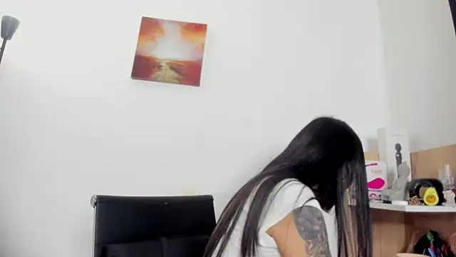 nia  white online show from 06/06/26, 02:27