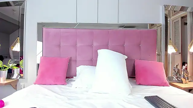 Ahincale online show from 10/18/25, 07:47