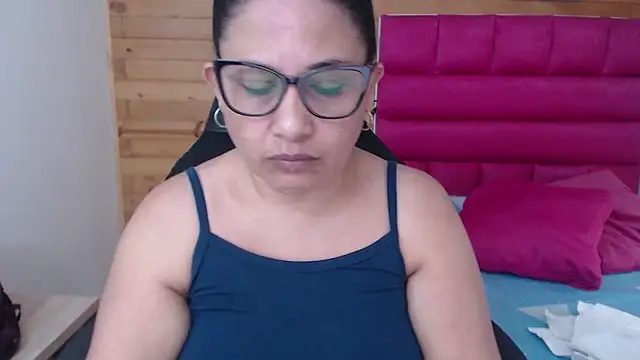 Snapshot of Katha_Marck chatting on 12/24/24, 03:37 Katha Marck online show from 12/24/24, 03:37