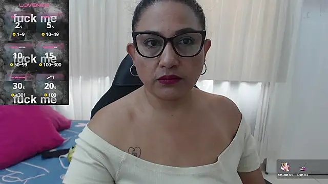 Snapshot of Katha_Marck chatting on 01/25/25, 08:00 Katha Marck online show from 01/25/25, 08:00