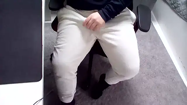 Snapshot of Luishorny19 chatting on 12/27/24, 12:23 Luishorny19 online show from 12/27/24, 12:23