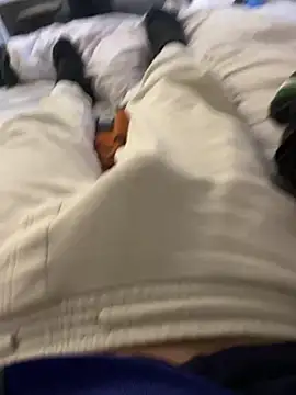 Snapshot of Luishorny19 chatting on 02/11/25, 04:02 Luishorny19 online show from 02/11/25, 04:02