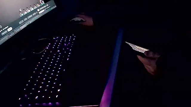 Snapshot of Luishorny19 chatting on 03/21/25, 10:17 Luishorny19 online show from 03/21/25, 10:17