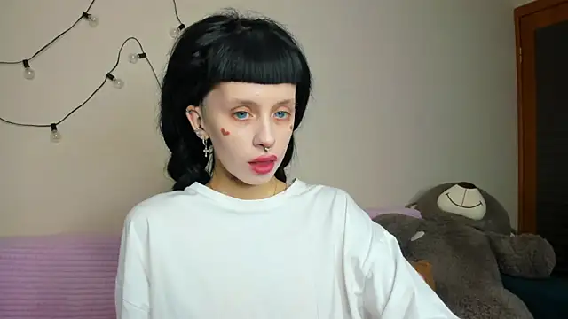 FlowerOfSin2001 online show from 09/12/25, 12:49