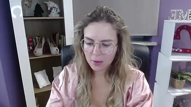 Zoey Erotic online show from 09/26/25, 04:27