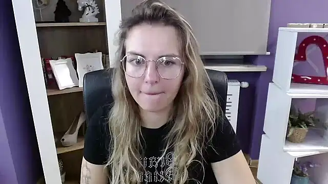 Zoey Erotic online show from 10/06/25, 04:32