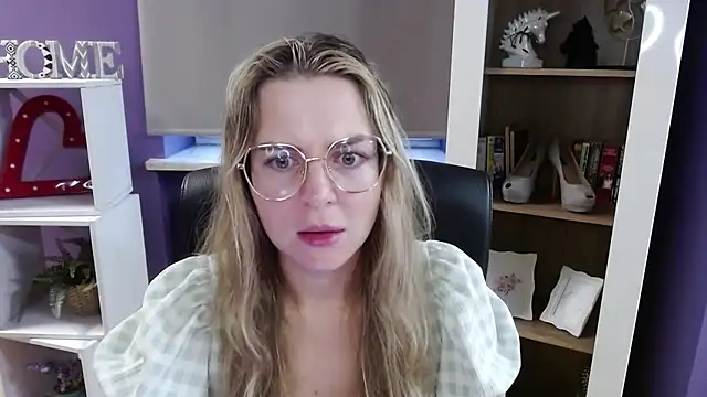 Zoey Erotic online show from 11/10/25, 07:07