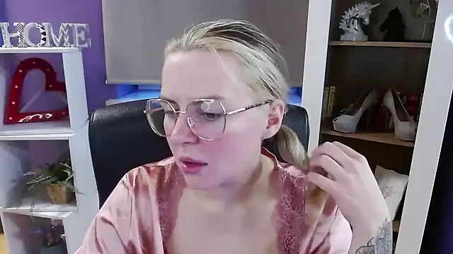 Zoey Erotic online show from 02/03/26, 06:40