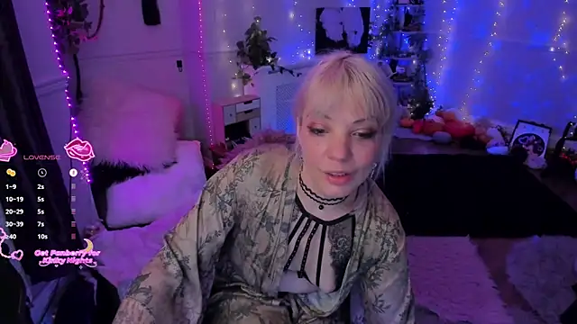 AliceW0lf online show from 11/29/25, 05:05