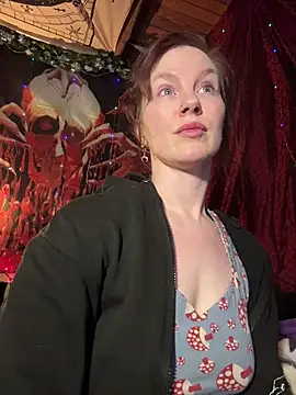 courtneyoccult online show from 12/01/25, 09:47