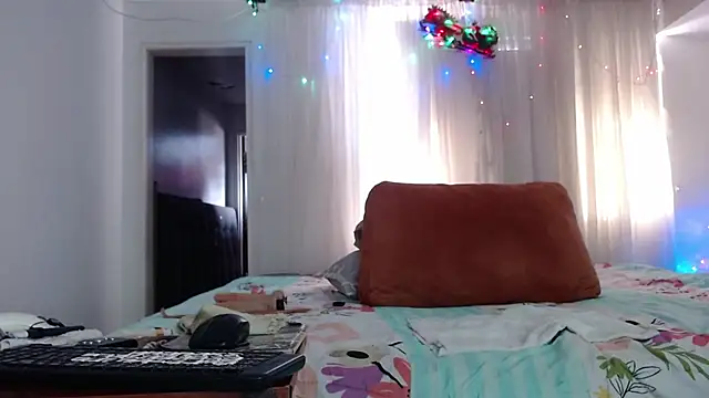 linapalacios online show from 12/15/25, 08:02